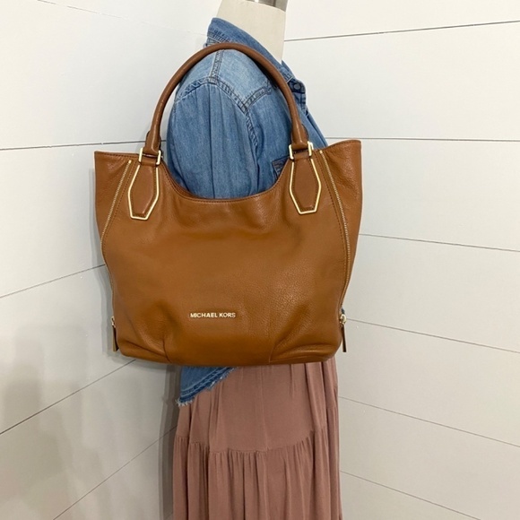 Michael Kors Vanessa Leather Shoulder Bag in Luggage /Tan - Picture 9 of 15